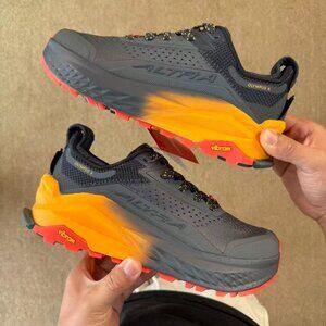 Altra Mont Blanc Carbon Unisex Sneakers In Black and Yellow